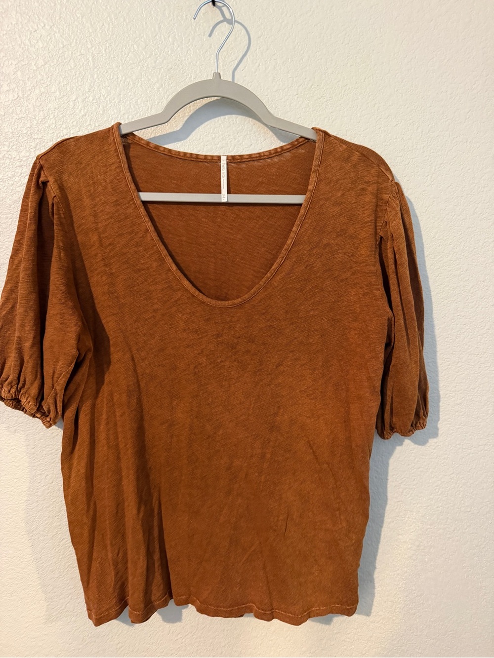 Short Puff Sleeve V-Neck Tee in Rust 100% Cotton